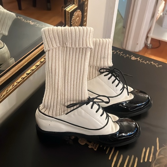 Chanel White Black Shiny Patent/Matte Leather Lace Up Tie Ankle Short Boots 38 - Picture 5 of 10